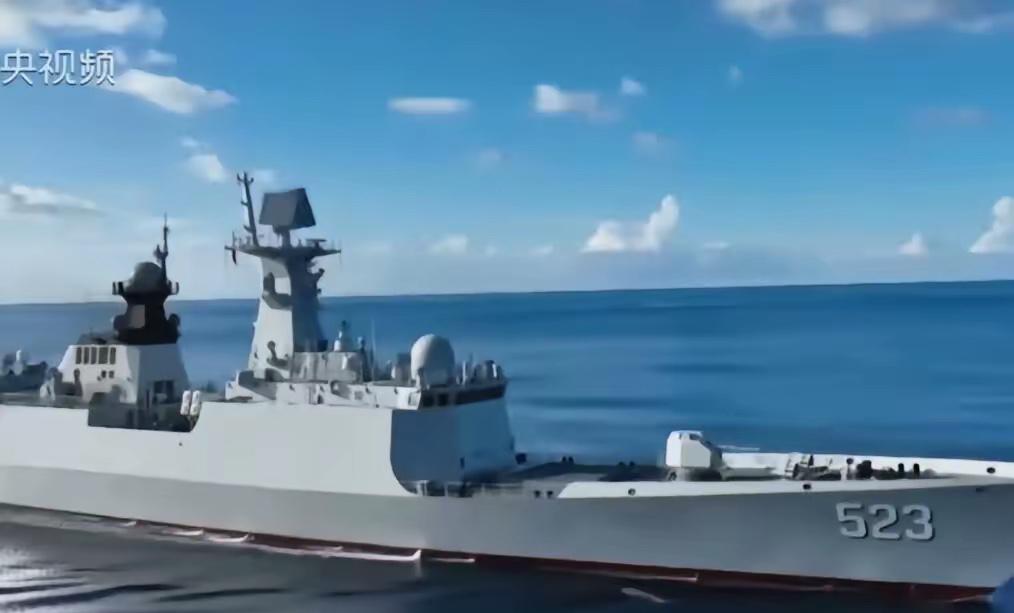 联合早报今天（4月19日）报道：中国官媒本周披露解放军曾与驶入台湾海峡的外国大吨