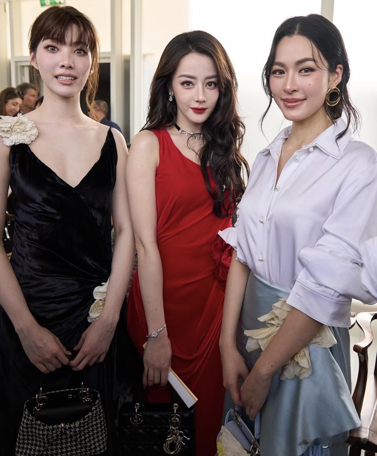 Lingling、Orm与迪丽热巴同框。。