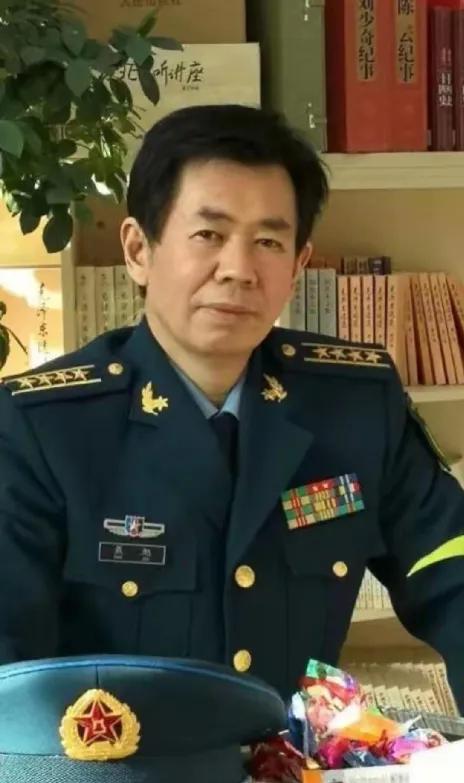 中国著名军事专家戴旭说：我们现在面对外部的各种挑衅，若不采用伟人毛主席对外敌的军