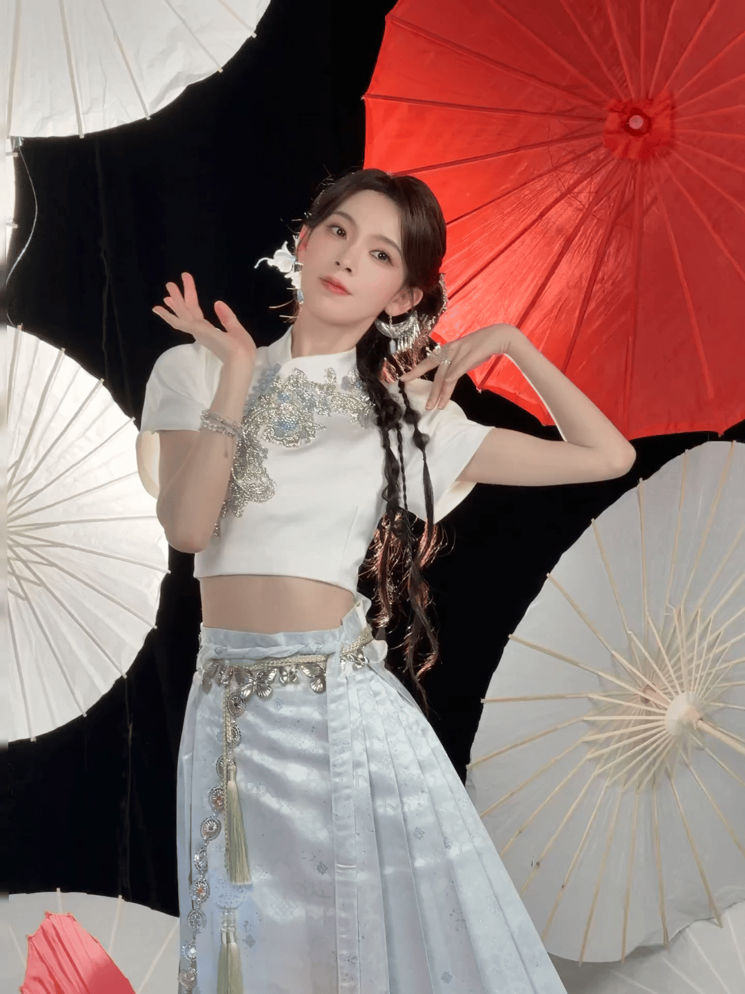 陈瑶更新vlog陈瑶vlog太有活人感了！美食吃播不停，后台KTV连唱超嗨，和浪