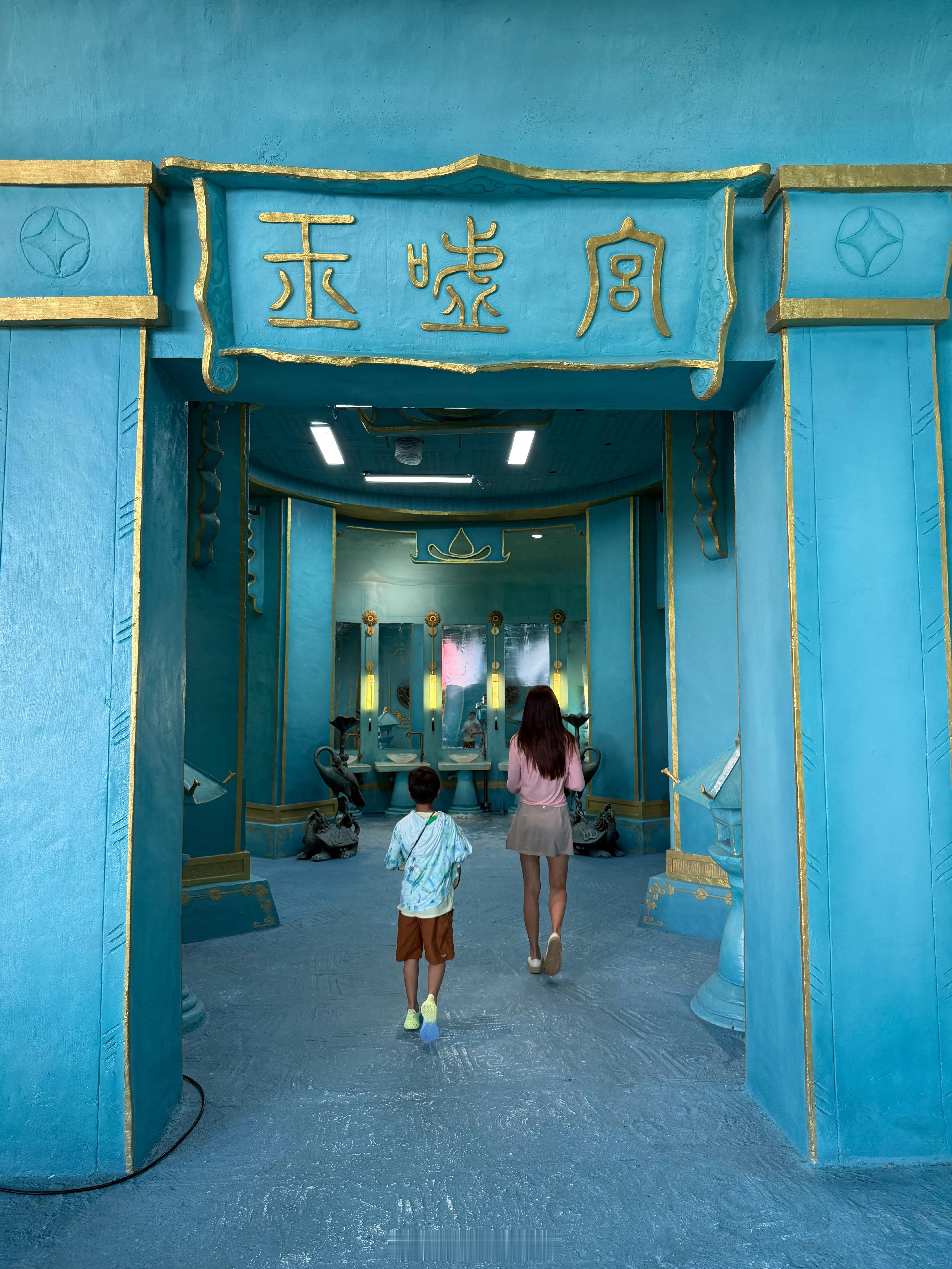 真有景区把哪吒电影中的厕所复刻了[笑cry] ​​​