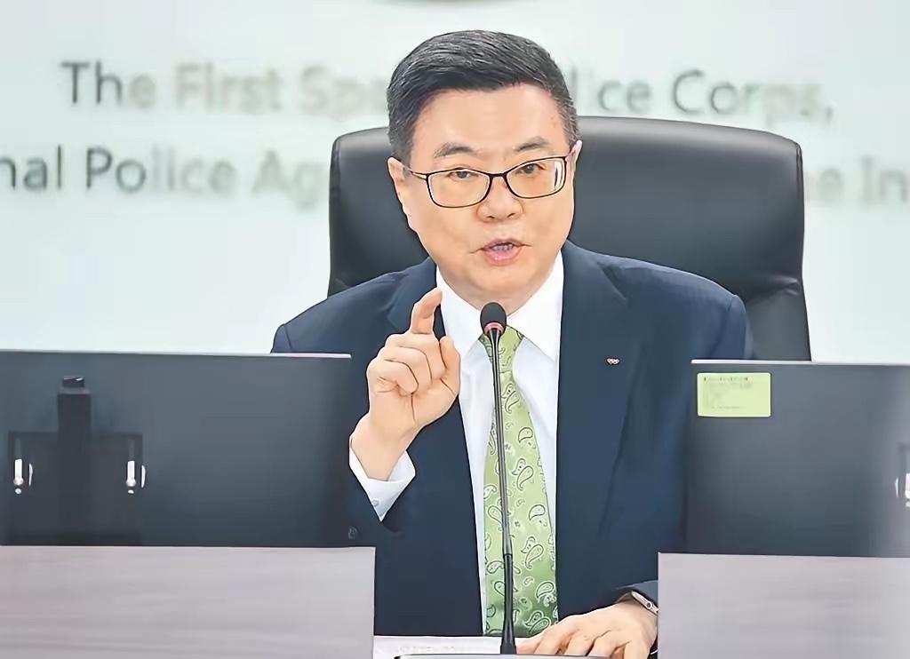 台“行政院长”卓荣泰正式宣布，7月13号他开了个“中联油品案”的专案会，一下子甩
