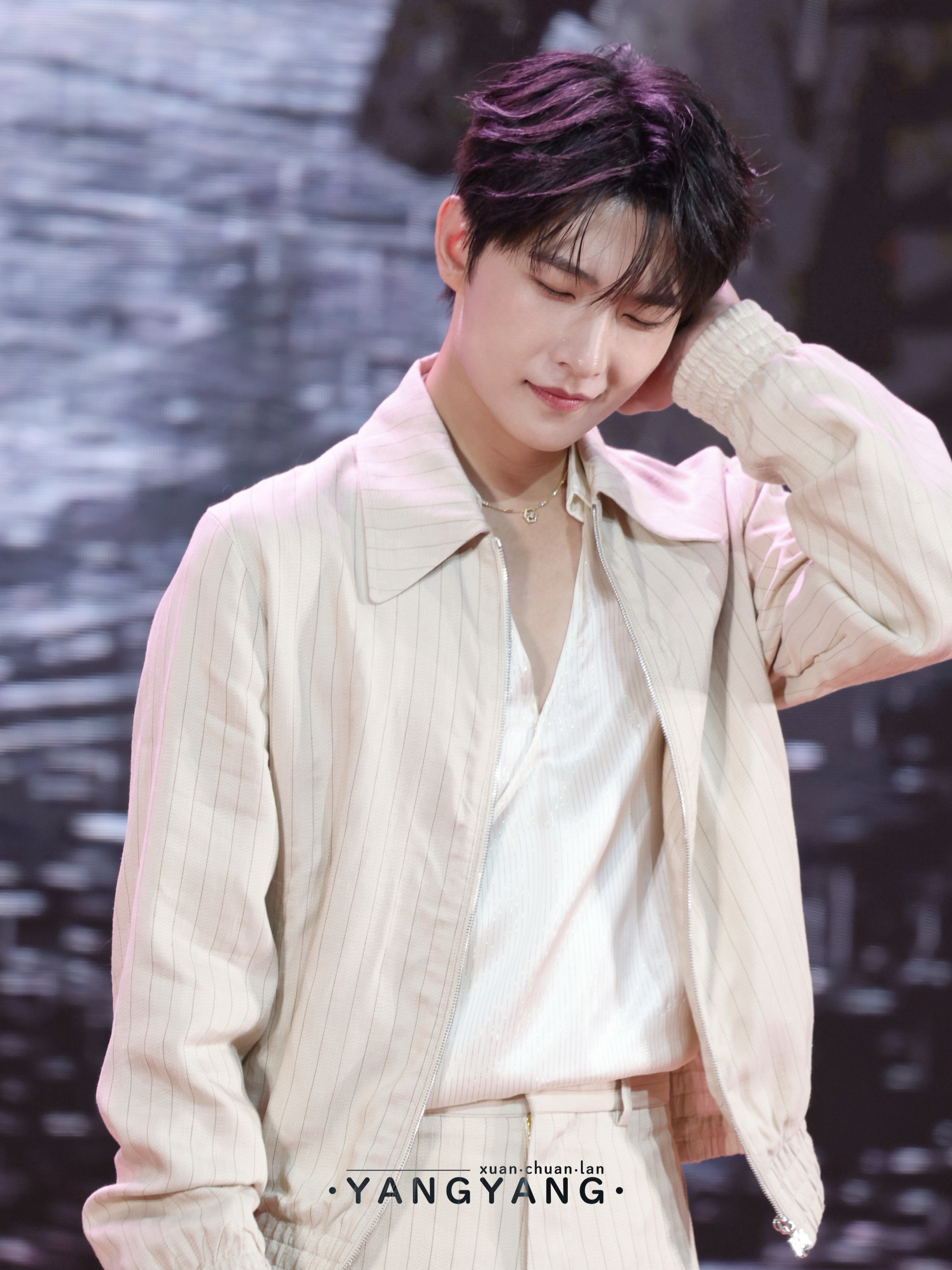 📸 ✨🔹𝓨𝓸𝓾𝓷𝓰光前线🔹✨ 📸睡前来吸羊，梦里也有羊哦。特别