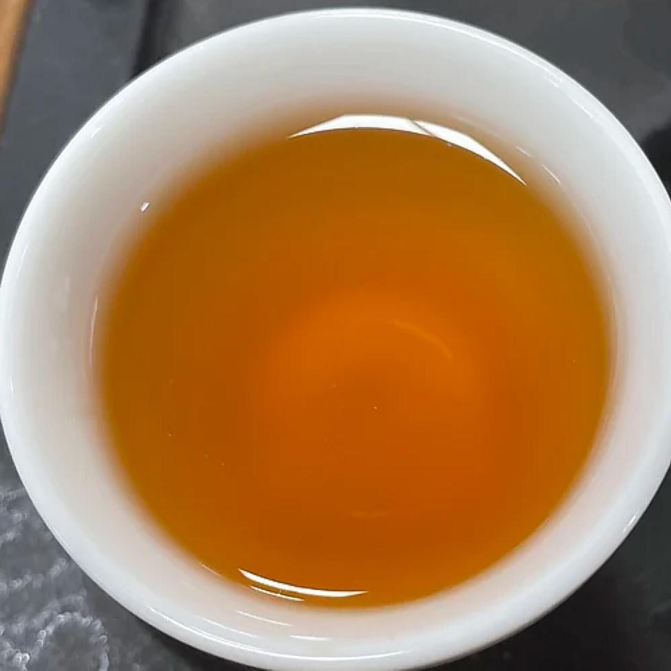 喝惯绿茶的人，天生容易爱上生普。因为喝绿茶的人和喝生普的人，其实属于“同类型的人