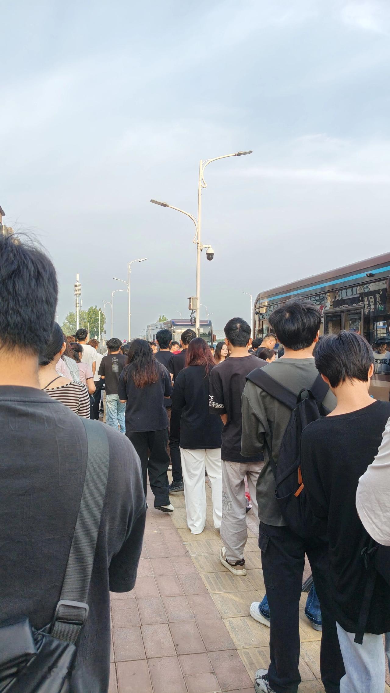 现在来面试的个个都是战略选手🤣
不早不晚刚刚好，专门蹲节假日三倍工资。 富士康