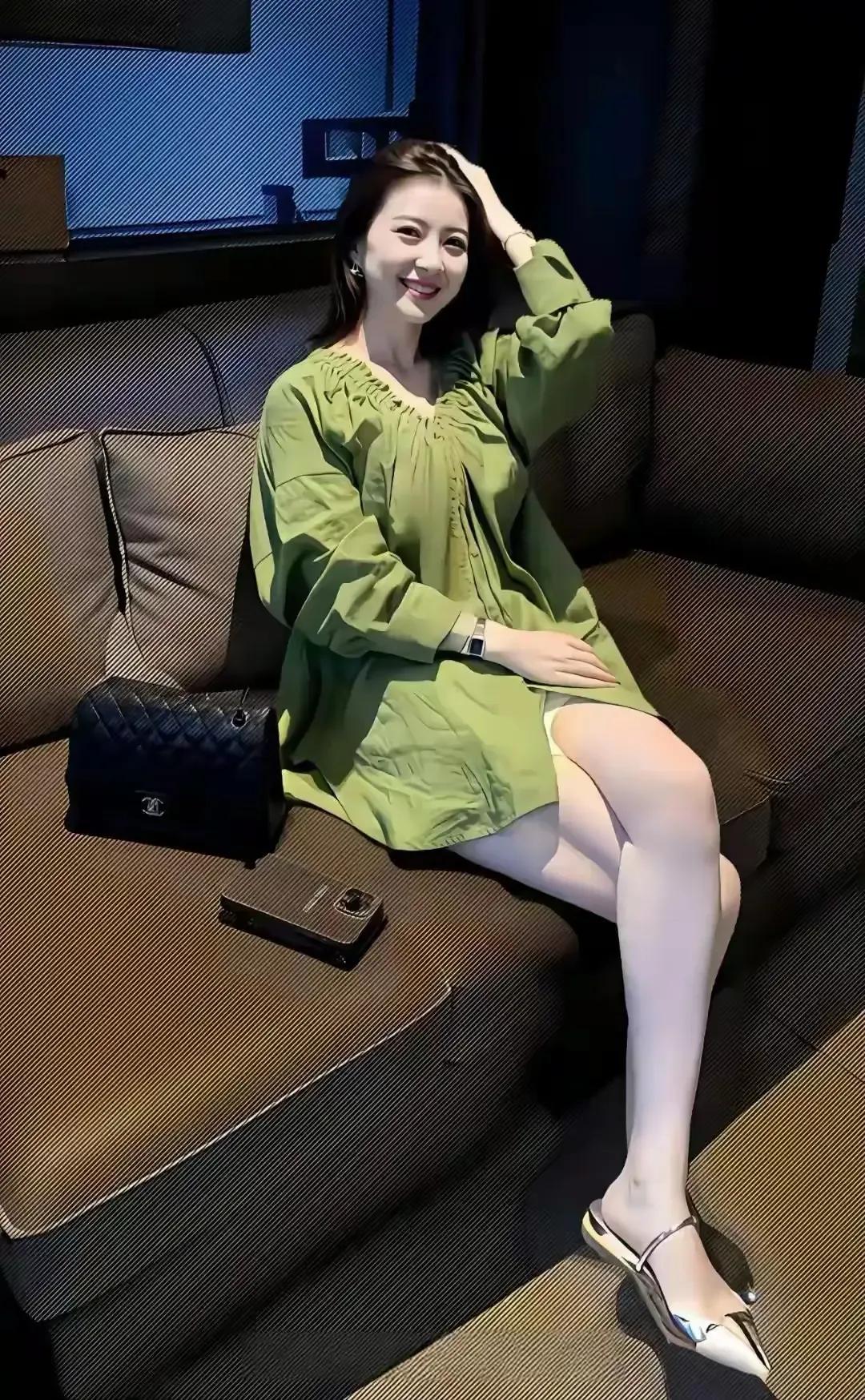 英雄不问出处
富婆不问岁数