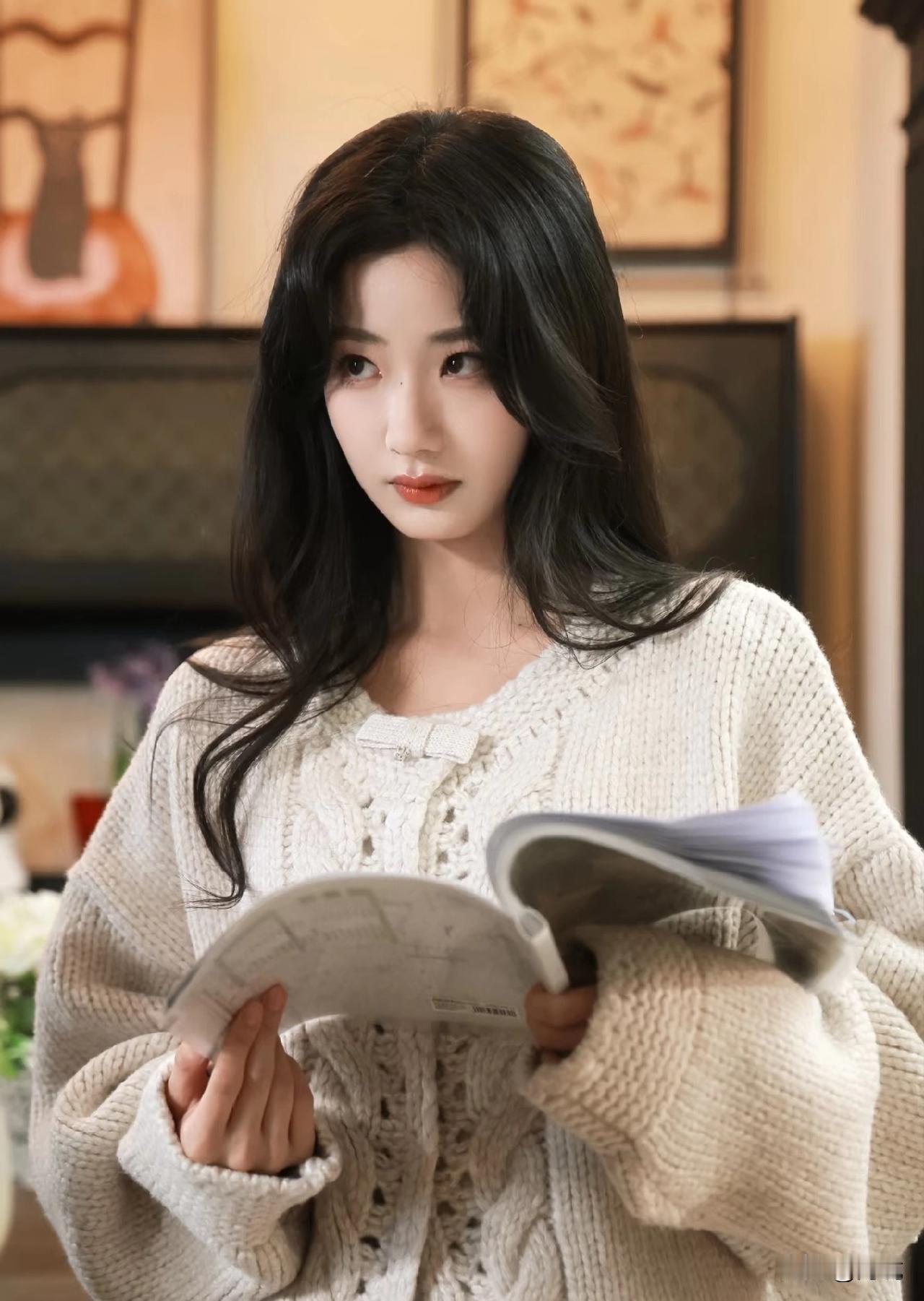 刷屏短剧圈的“木头美人”杨殊予，你关注了吗？
人送外号“人形立牌专业户”，演技争
