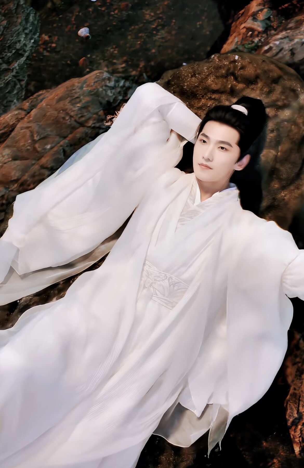 杨洋《凡人2》过会了🔥2027.1重庆开机
杨洋《凡人修仙传2》👖男频，今天