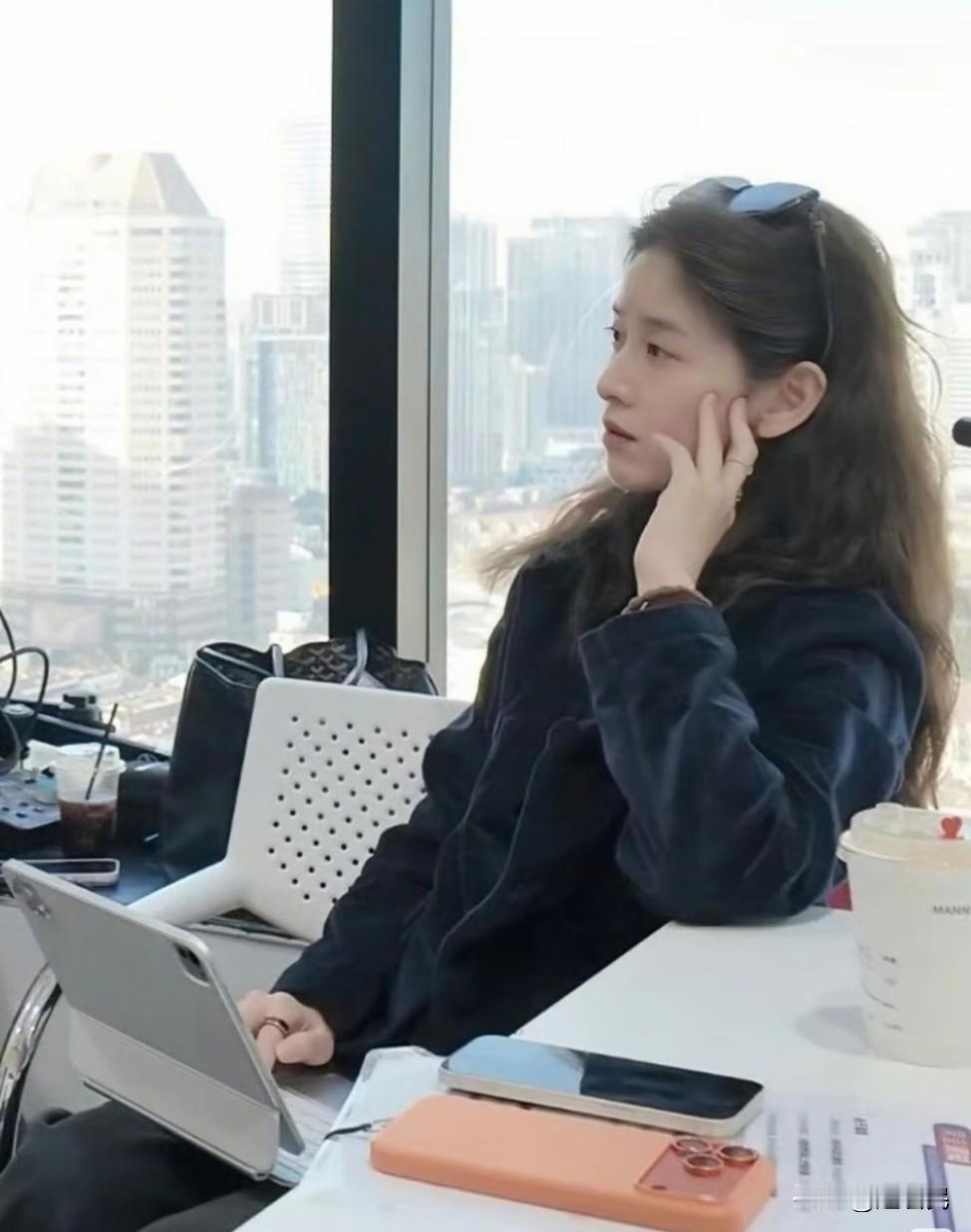 32岁京东老板娘章泽天素颜的样子，刘强东真实有福气之人。#章泽天##京东# ​​