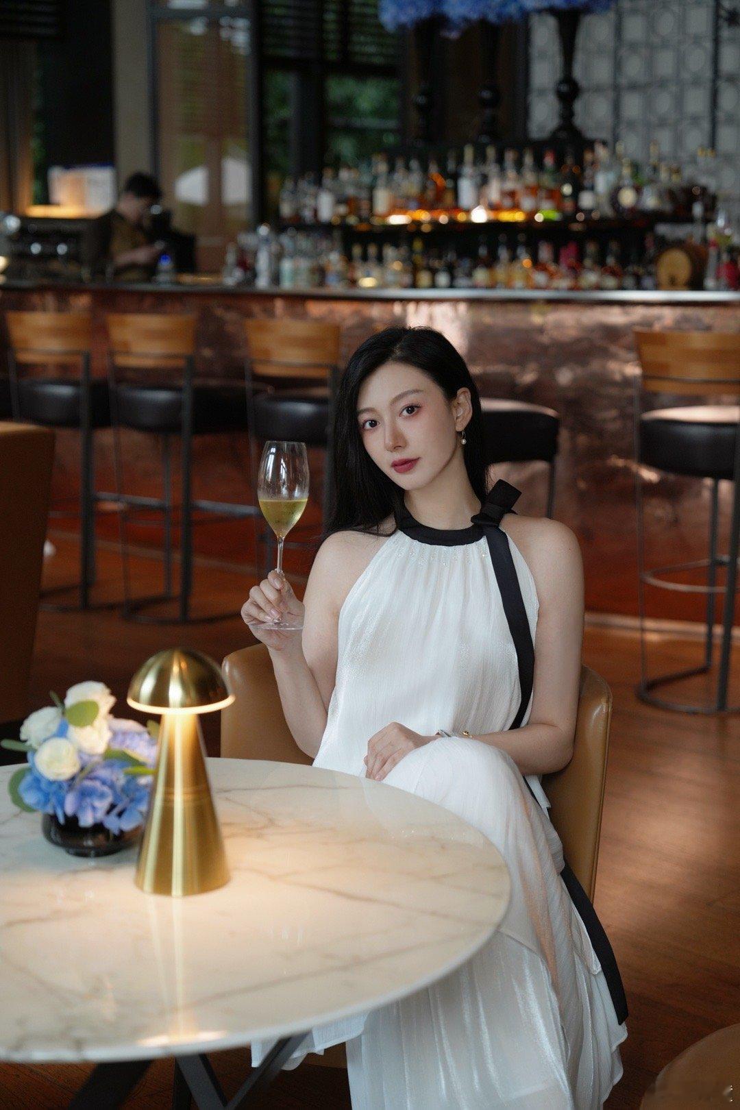  美食美酒相伴，周末的时光就应该这样度过呀！宝格丽Symposia欢享沁饮调酒会