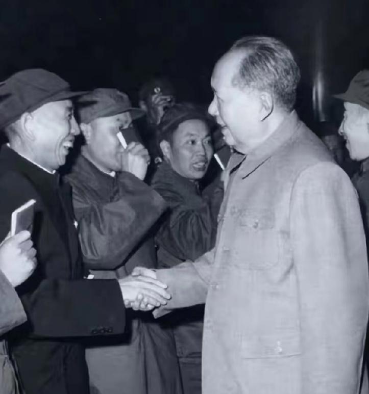 王震怒拒不平等条约，毛主席一句话尽显大智慧！
 
1950年，新中国刚成立不久，