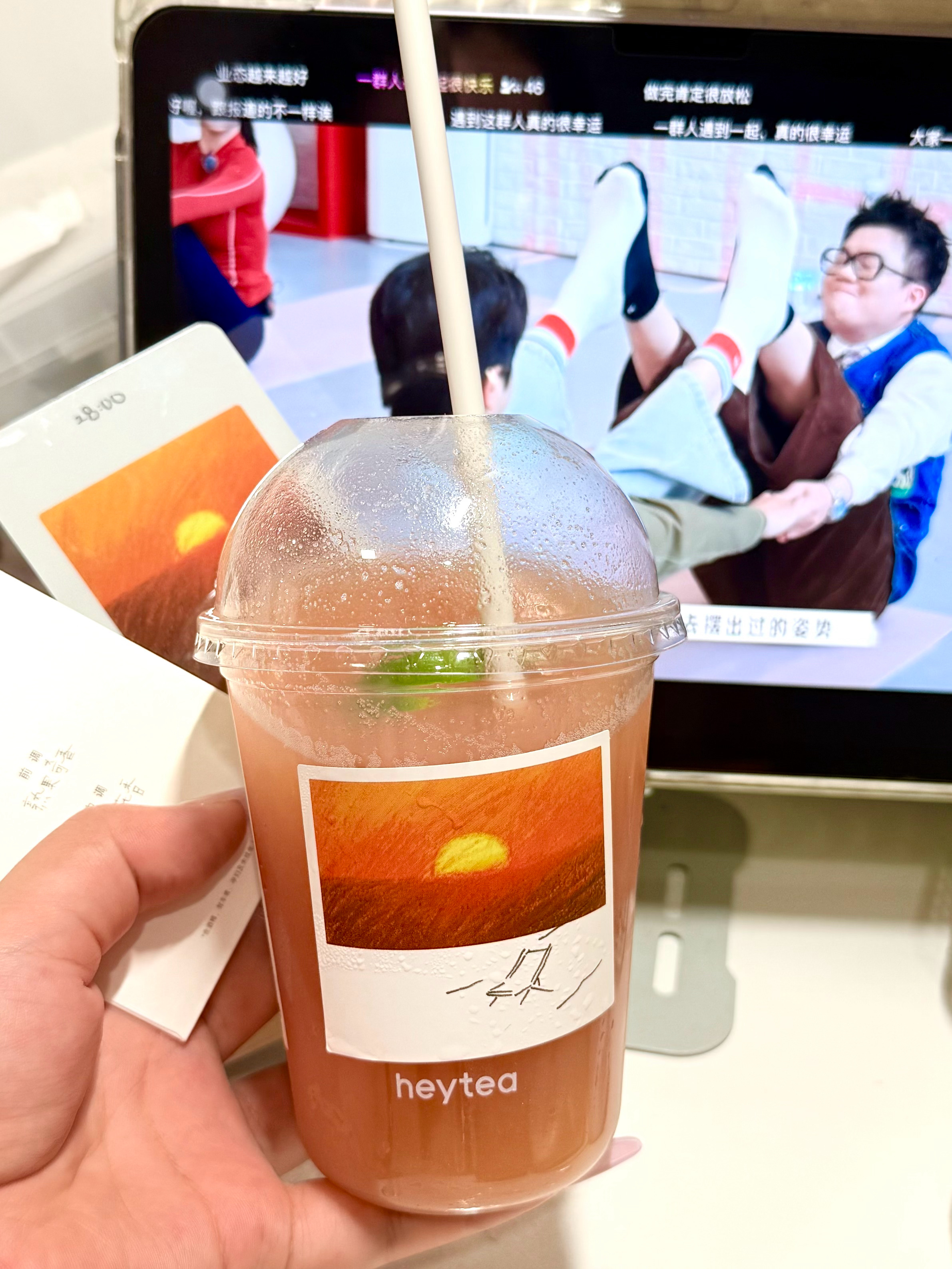 讨厌深圳的时候喜茶就会跳出来哄我 