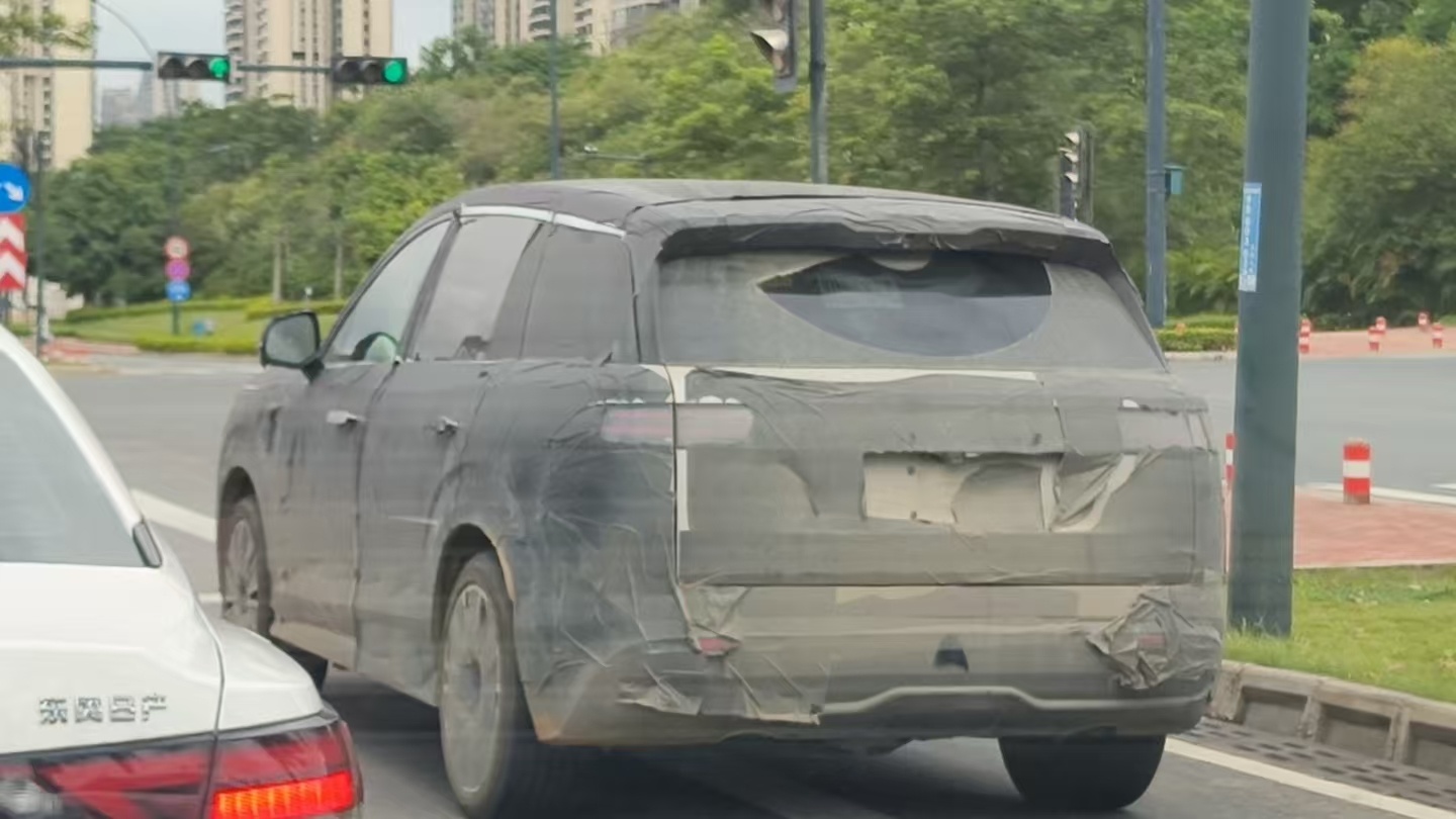 腾势N8的路试车，很想看看内饰到底是怎么样的。