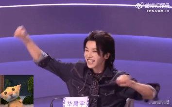 华晨宇无敌喵喵拳来袭 谁不为这可爱折服！华晨宇的无敌喵喵拳，萌到我心都化了～声鸣