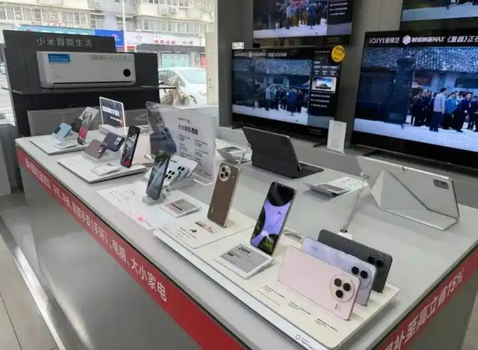 记者实探线下门店：手机涨价并非一刀切，部分新品和库存机暂时维持原价

9月1日，