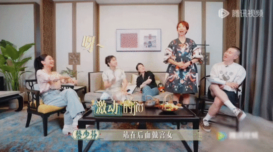 #蔡少芬模仿谢娜拍戏找镜头#宫廷风混搭综艺感，蔡少芬模仿秀笑出腹肌！焕新环游传里