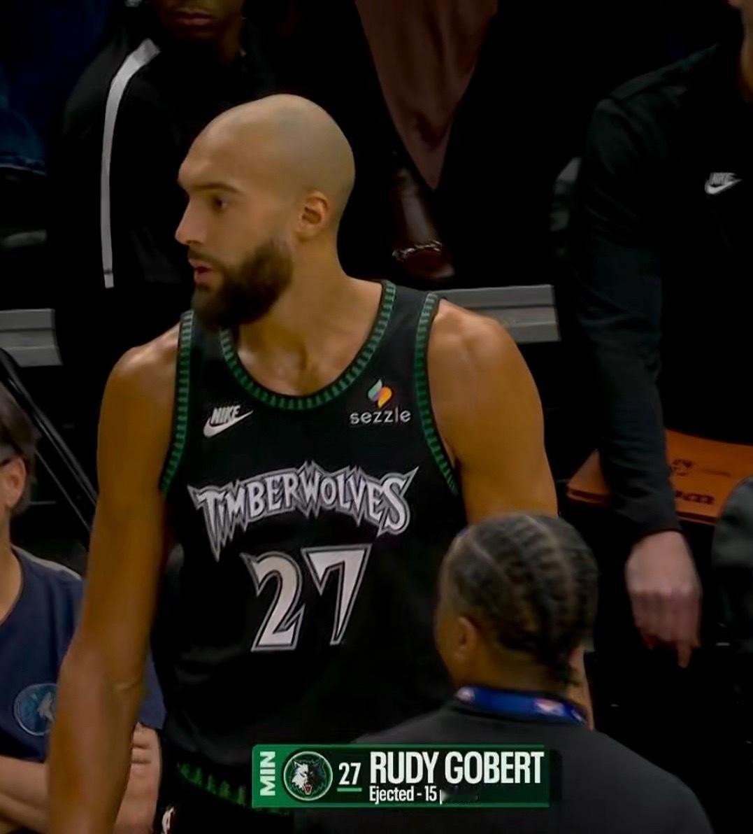 狗贝恶人动作被驱逐，本就没有篮板的狼队，有福了。 