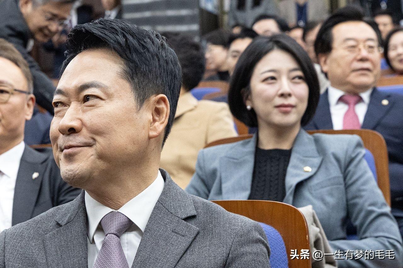 韩国国民力量党亲韩派议员裵贤贞的处分被法院暂停，将重返首尔市党负责人岗位。亲韩派