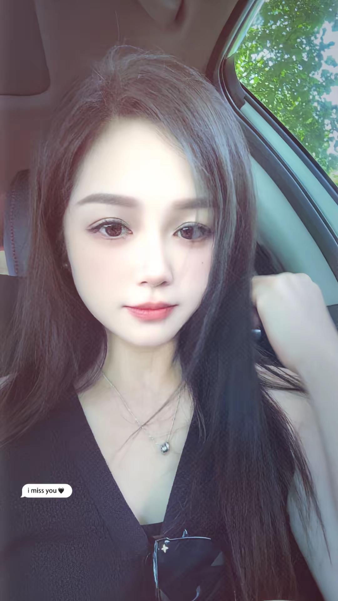 不高，不瘦，不漂亮，但仍然是自己喜欢的样子！