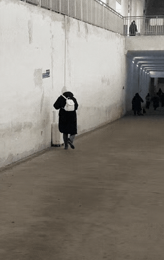 这一跤摔的，应该很疼吧。