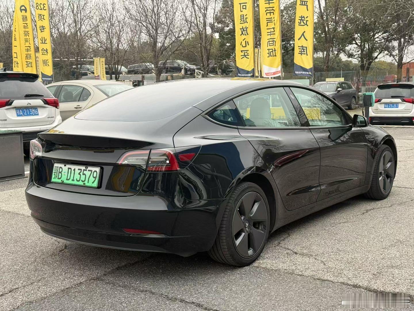 最新拿下21年的modle 3 一手车 5.5万公里 标准续航  原版原漆 这个