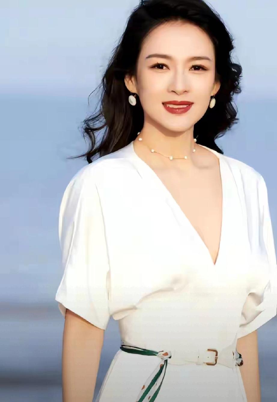 葛荟婕首认章子怡！离婚后仍照顾小苹果，这举动让她彻底服了
 
    曾和章子怡