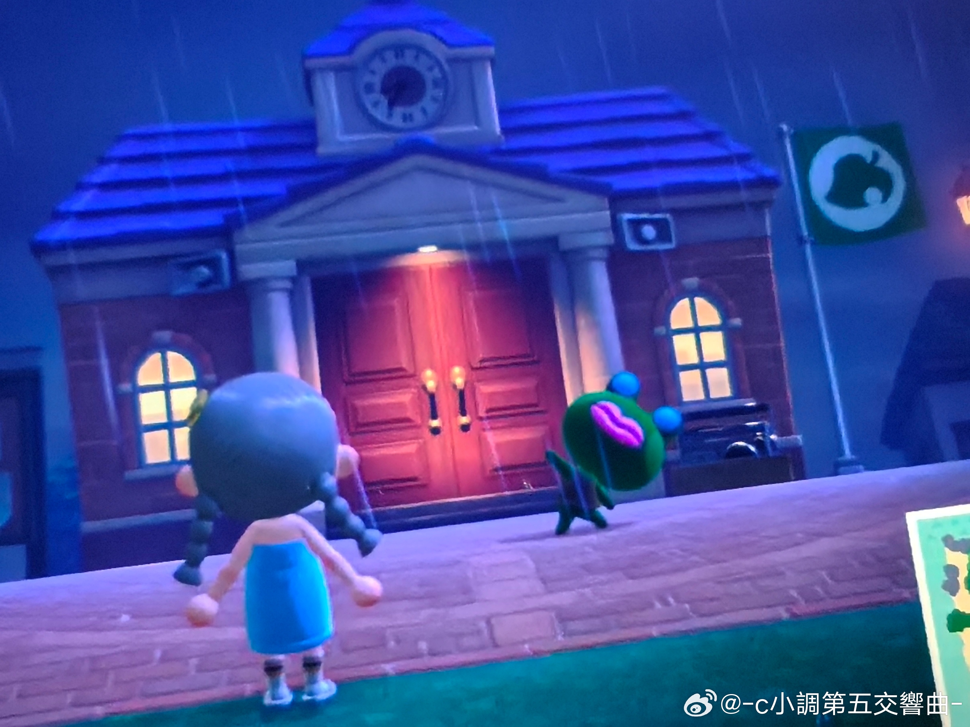 一下雨这姐们儿就享受上了 