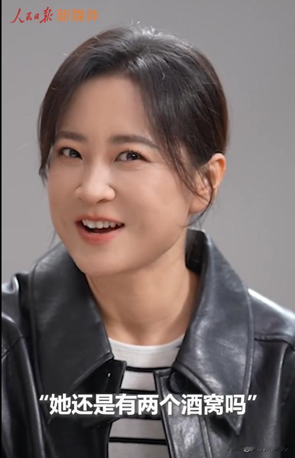 向贾玲致敬，42岁的她还能评选全国十大杰出青年吗？
电影热辣滚烫在片尾放出了贾玲