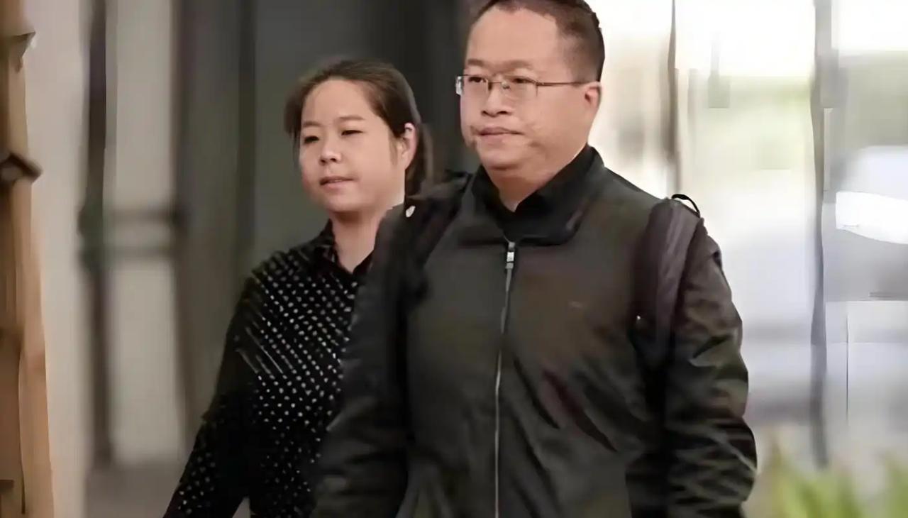 一个被美国用“钓鱼执法”扣了九年的中国芯片专家，脚刚沾上祖国的土地，转头就把全球