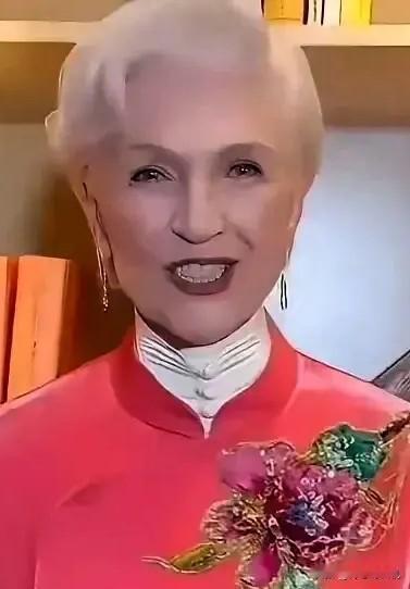 世界首富马斯克的母亲梅耶，在社交媒体上公然表态：中国在公路、隧道、建筑、基础设施