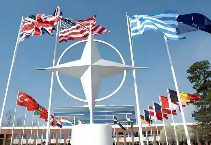 普京误入美国陷阱，美国完胜俄罗斯已无悬念。

大国较量，不必硬碰硬亲自下场。
