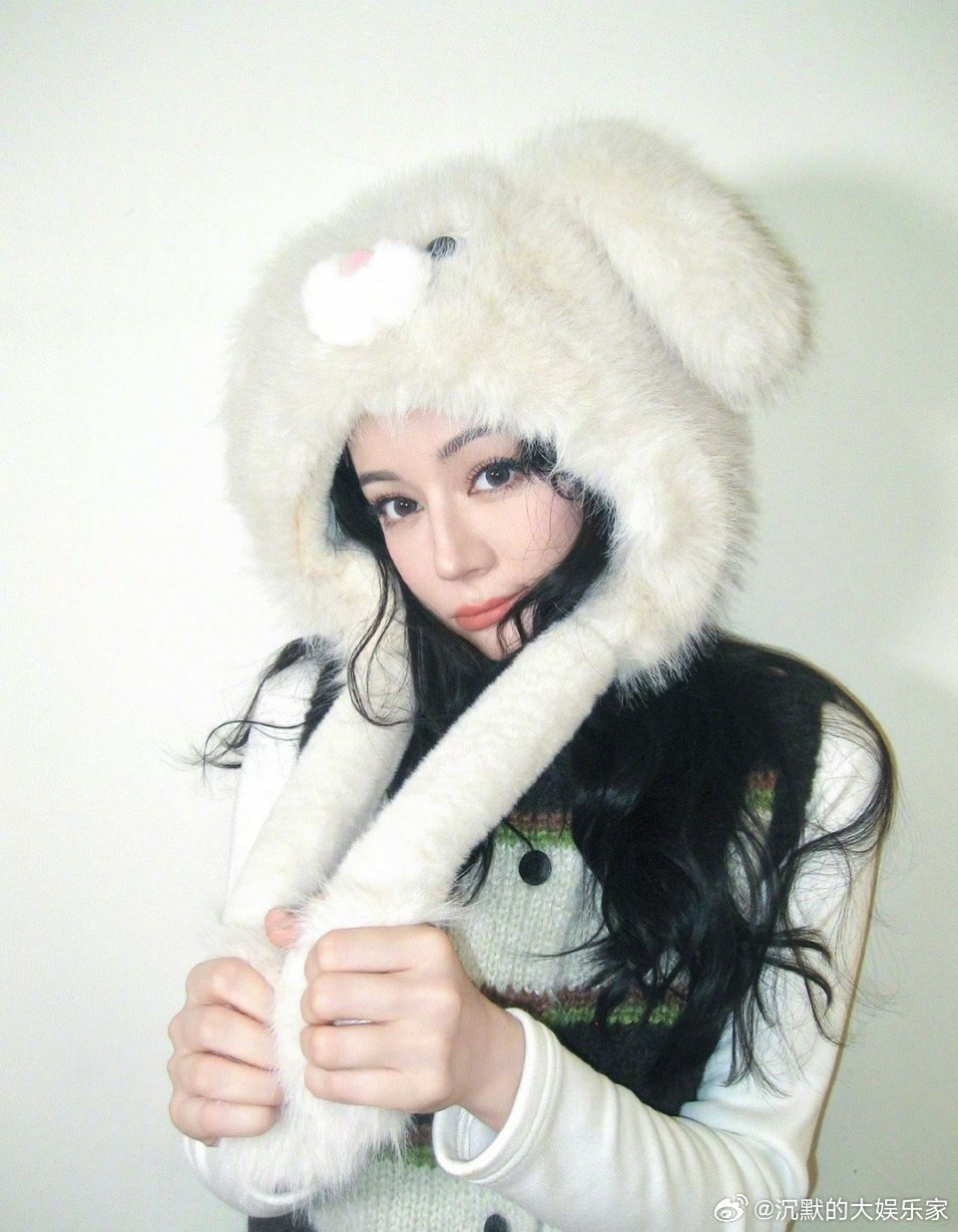 相关人士透露热巴已在安全区域，请大家放心。平安平安再平安昨天看见的时候还以为是假