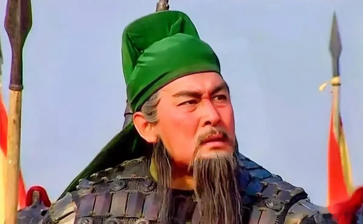 为什么影视剧里关羽都是头戴绿色盔帽，这一装饰一直被人诟病，我也想不通，武圣人关羽