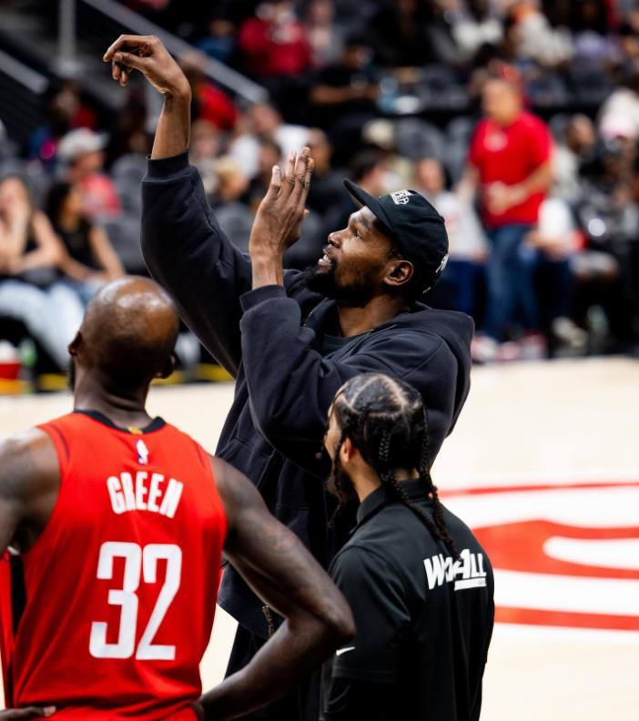 杜兰特在前一场火箭不敌公牛队之后也直接接受了采访，他表示，公牛队这场比赛手感火热