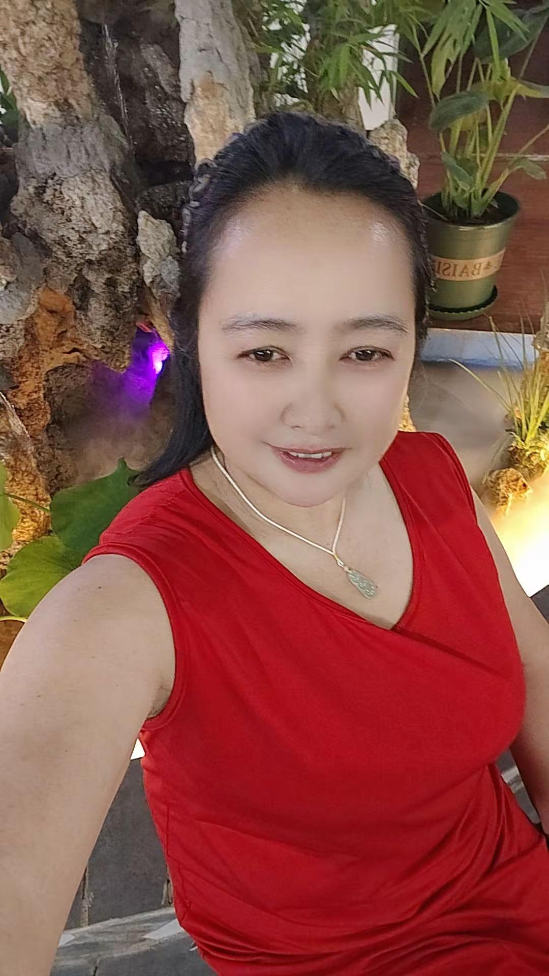 红裙微风 红色连衣裙的搭配 穿红色连衣裙的女人