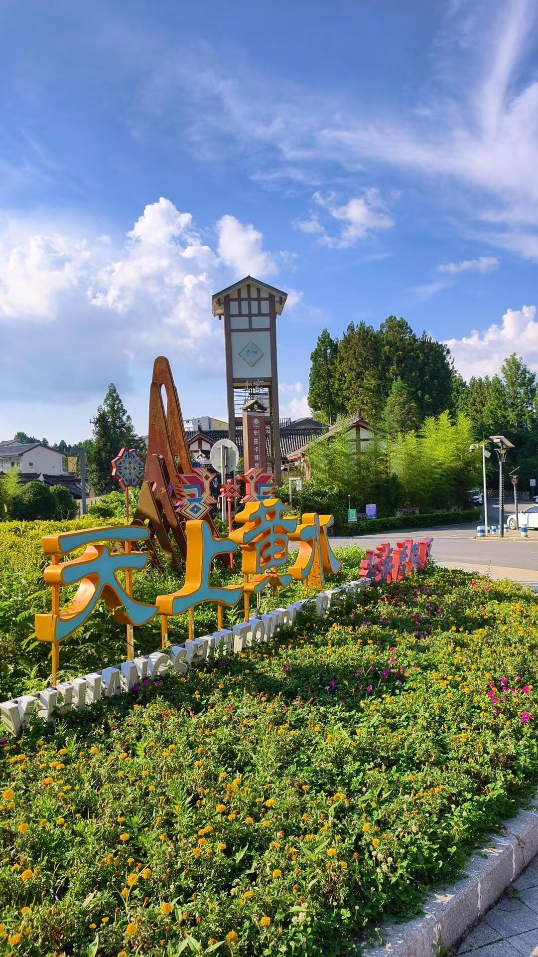 今日入伏，愿您清凉一夏！今天是7月15日，星期三，今日入伏，伏到幸福到，愿您清凉