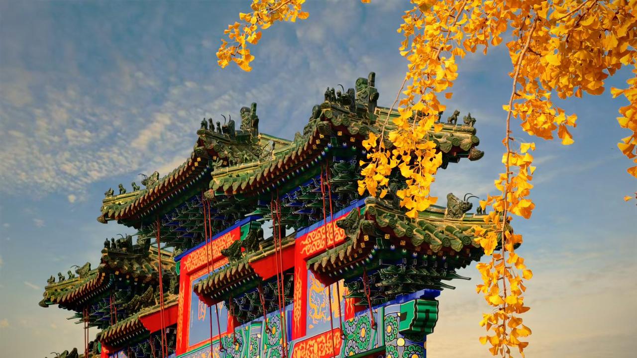 1. 岁月如歌翻新页，山河若画绘新章。
​
2. 岁月如歌翻新页，人生若酒品清欢