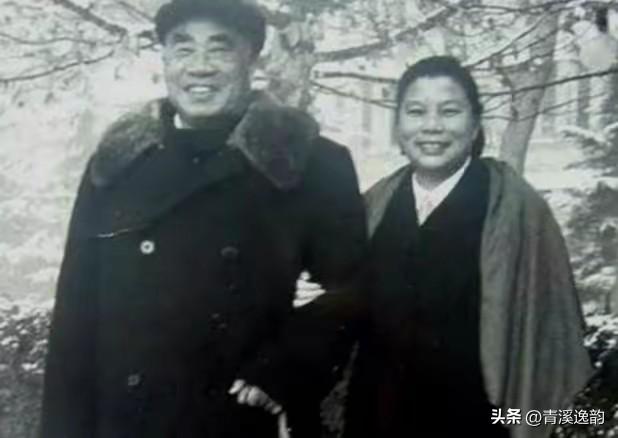 1934年春，红军即将开始长征时，朱德夫人康克清突然发现，原先在朱德身边担任贴身