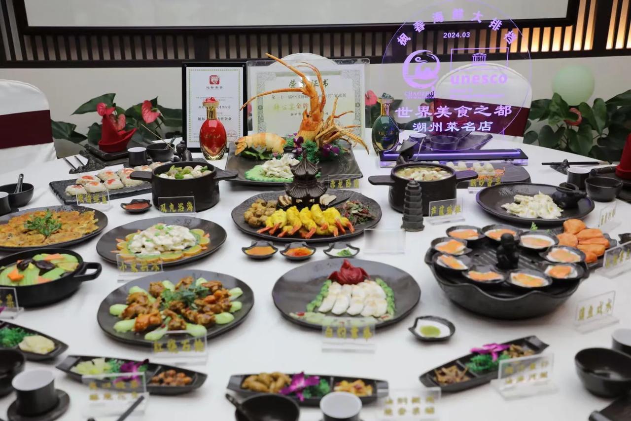 人在车上（飞奔餐厅）我目测这顿会非常好吃
这可是潮汕呀！！怎么会不好吃？？
​我