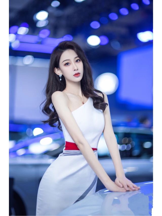 在深圳气质车模美女 ​​​