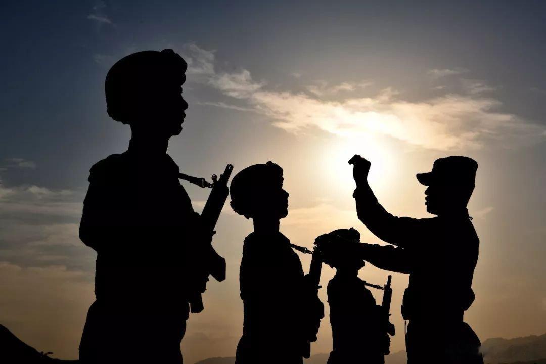 #东风快递[超话]##正青春火箭军##火箭军# 《火箭兵王》仰望长空挟雷破宇翱翔