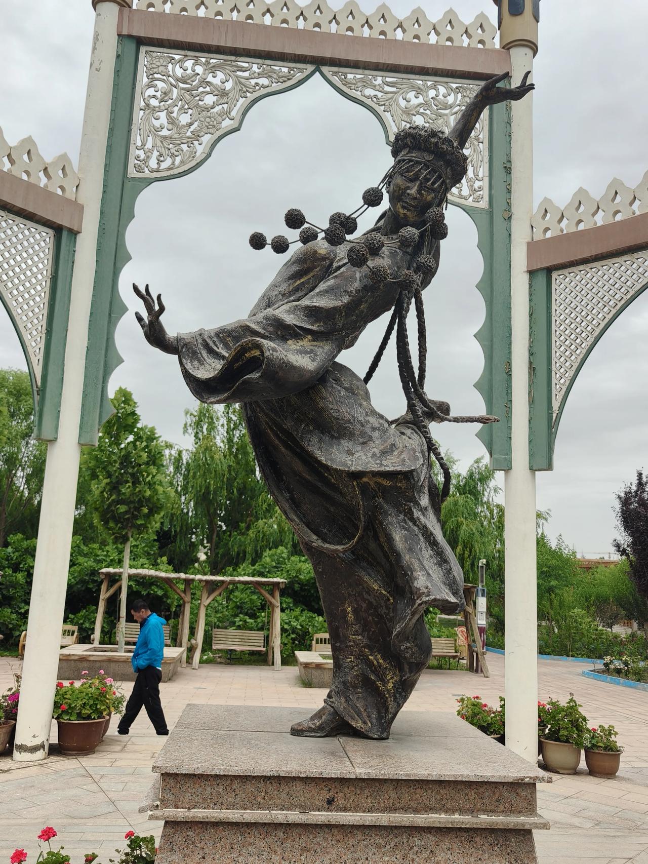 一张图证明你去哪旅游了上月底我去这里玩了半个月，觉得这里的环境不错，我估计80岁