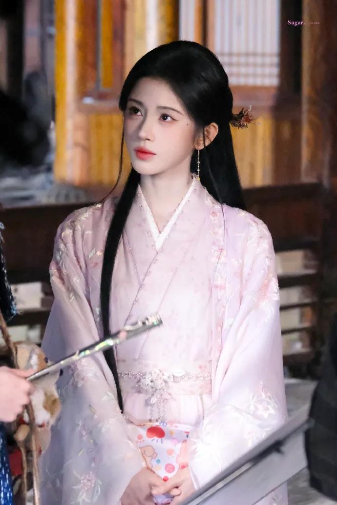 鞠婧祎和赵露思真的是神奇的存在，星路无人能复制。
赵露思在合约纠纷后，一部现实主