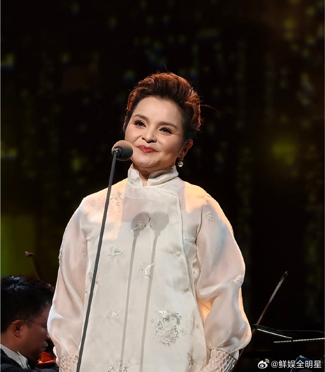 吴碧霞歌手帮唱万妮达打破曲风界限的合作来了，期待两位音乐人互相融合，带来不一样的