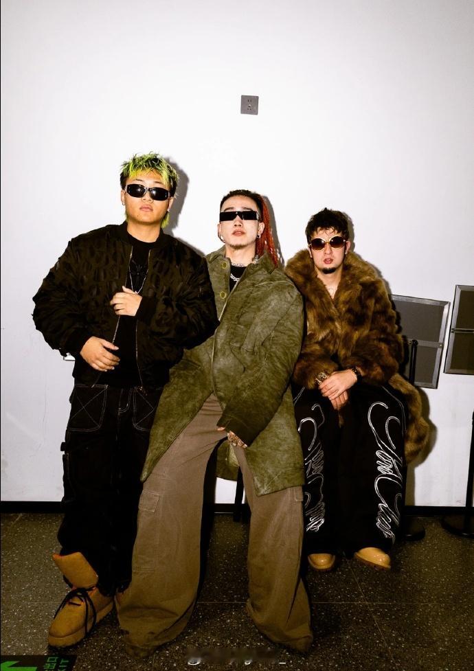 Sakee、VansDaddy、Kkluv最新同框！ ！Sakee