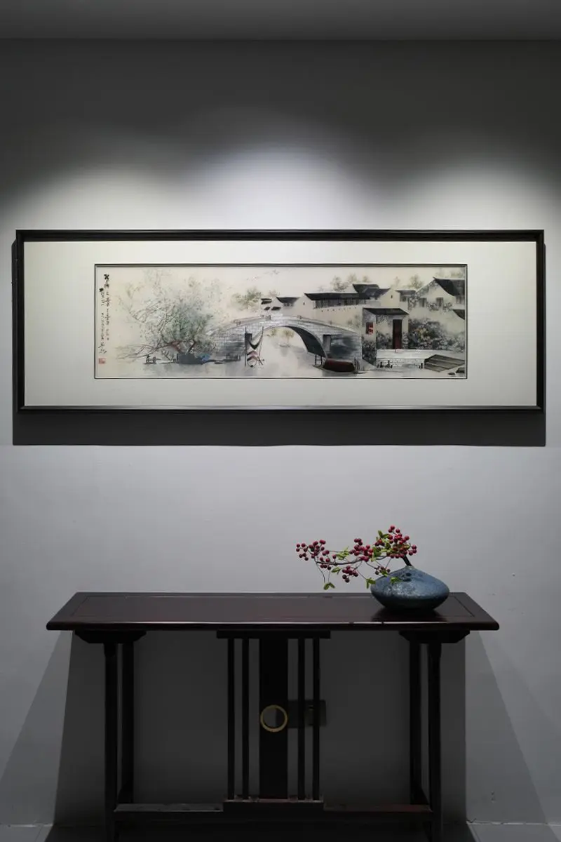 锦丝绣江南水乡，石桥流水藏安稳顺遂 长卷铺烟水，黛瓦白墙，石拱横波，轻...