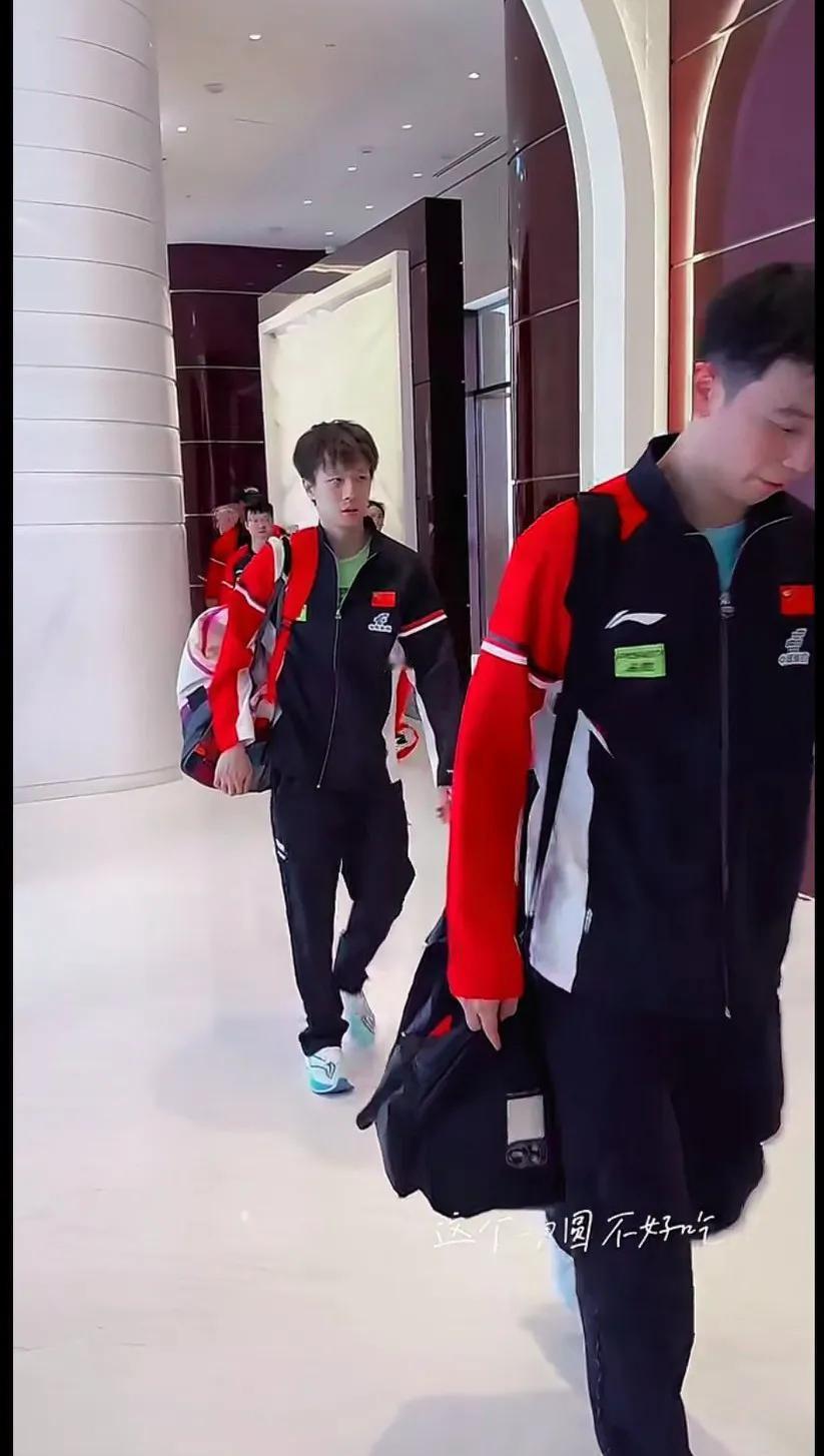 可怜的曼昱没有教练，好的还有两个妹妹，加上一个体能教练
曼昱好帅，感谢奇哥2个亿