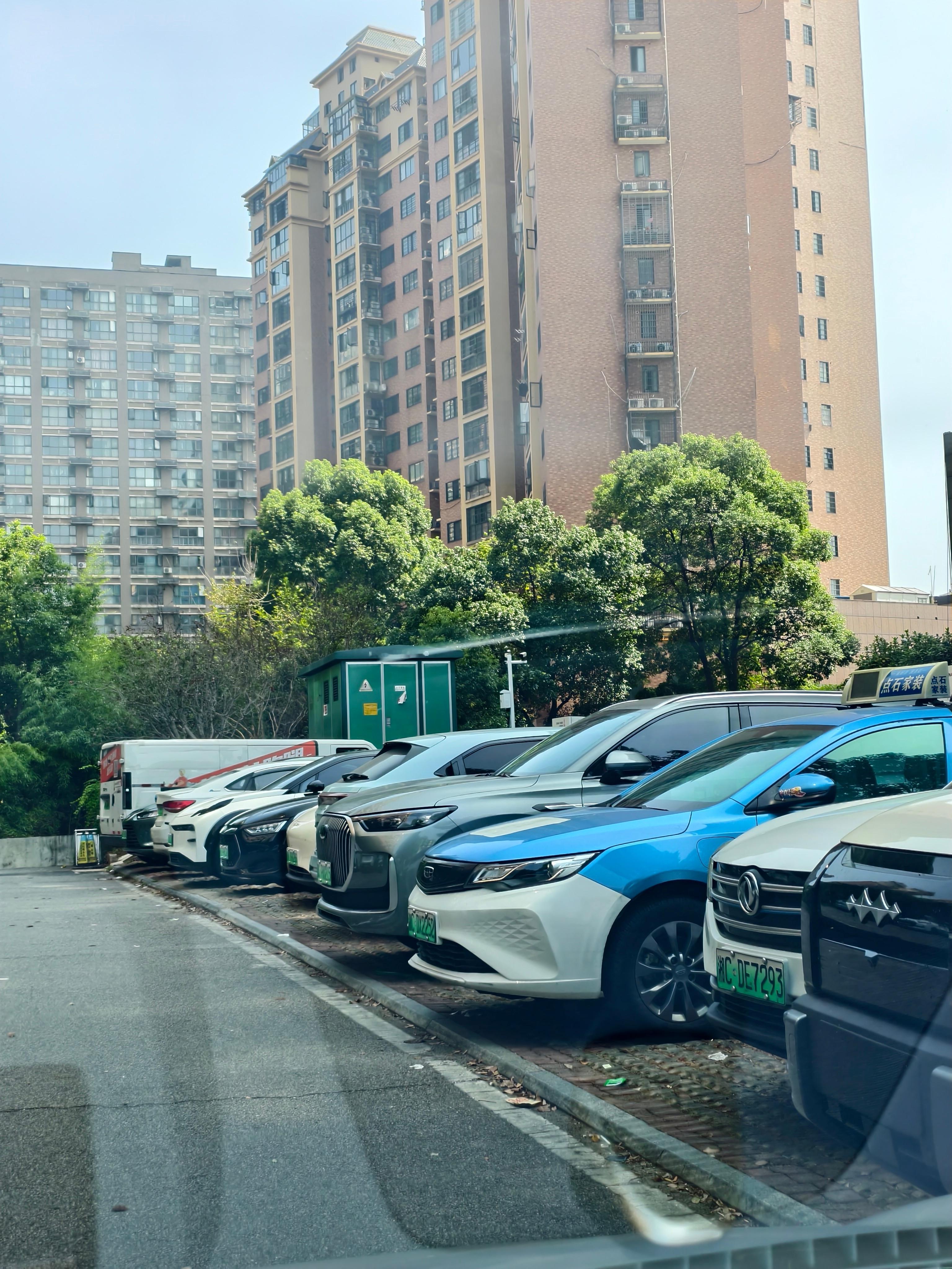 4毛一度电还是比较难排队的[流鼻血]  ​​​