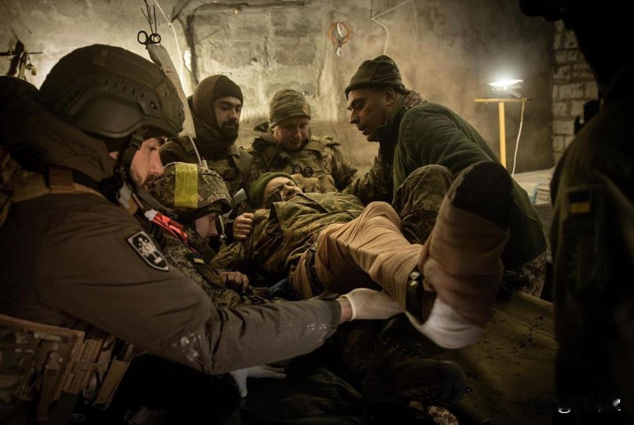 乌克兰人怒了：奔赴前线参战？我还是“在沙发上保卫领土”吧。俄乌战争，说白了就是乌