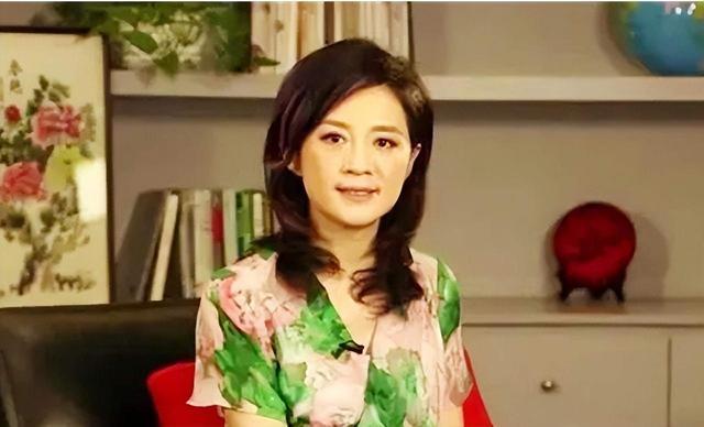 窦文涛“太敢说”了！许戈辉谈到婚后一直用自己的钱养家。窦文涛惊讶：“那你嫁大款干